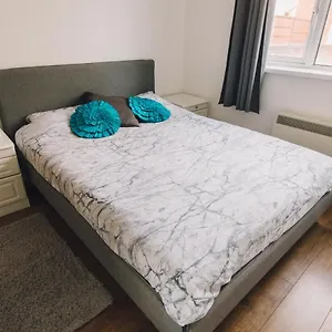 Luxury Luton - King-size - Free Parking - Free Wi-fi - Near Shops & Ltn Airport , Luton (Bedfordshire) United Kingdom