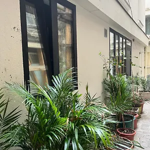 Grand Au Rez De Chaussee En Plein Coeur De , Paris France